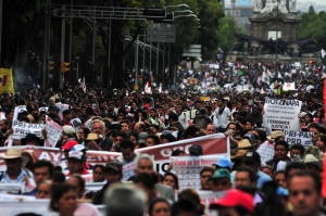 Una protesta masiva en México DF exige que se esclarezca el ‘caso Iguala’