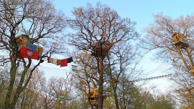 Casas en los árboles de activistas por el Bosque Hambach
