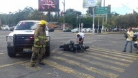 Ciudadano atropella a Motoladrones que lo asaltaron afuera de un Banco cerca de la UAG