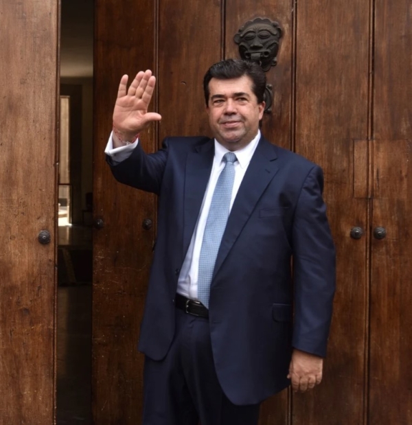 Haces. Se opone a la reducción de la jornada laboral.