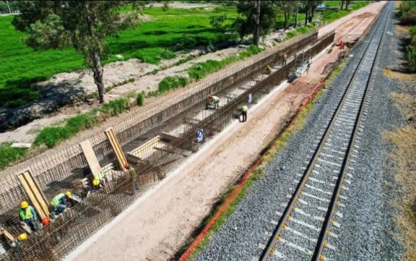 El objetivo es que los trenes (eléctricos) sean construidos en México, con la misión de seguir llevando prosperidad y bienestar a todos los hogares”, subrayó Sheinbaum.