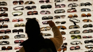 La amplia oferta es sólo una apariencia en el mercado de las gafas de sol.
