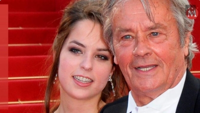 Alain Delon en 2010 con su hija Anouchka, en Cannes