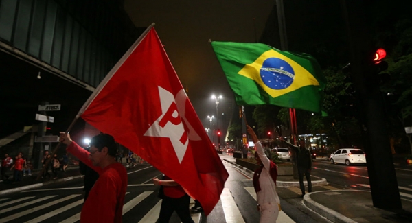 El PT llama a sus millones de simpatizantes a manifestarse contra el &quot;golpe&quot; en Brasil