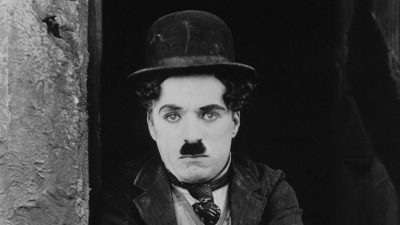 Papeles de divorcio de Charlie Chaplin revelan que trataba cruelmente a su esposa adolescente