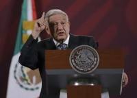 &quot;Lo que tienen que explicar es por qué ganan 700 mil pesos mensuales, eso es lo único que tiene que hacer”, señaló el Presidente.