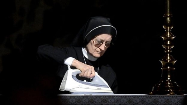 Un artículo del diario oficial del Vaticano revela cómo muchas monjas están sometidas a una vida de servidumbre. Según el director de la publicación, es una señal de que las cosas &quot;sin duda, van a cambiar&quot;.