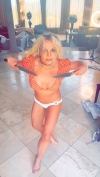 Britney Spears vuelve a mostrarse haciendo un baile con cuchillos