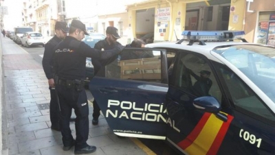 Imagen del momento de la detención del acusado por delito de «stalking» en Elda, España
