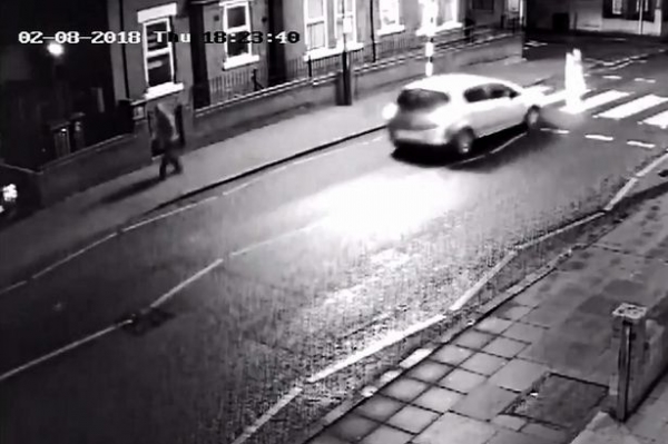 Una mujer atropella a un peatón de la tercera edad y se da a la fuga sin saber que la víctima es su suegro (VIDEO)