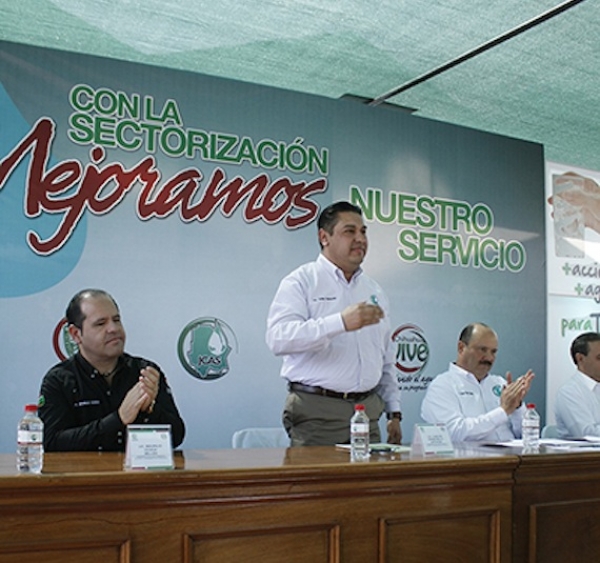 En menos de dos años y medio, Carlos Hermosillo adquirió propiedades con valor de 13 millones.