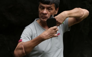 Tras trasplante de brazos &quot;ahora disfruto ser portero&quot;