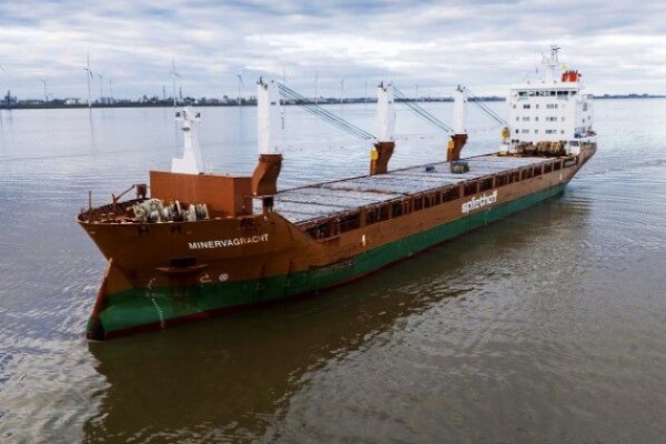 Los hutíes bombardearon un barco holandés en el Golfo de Adén y evacuaron a la tripulación.