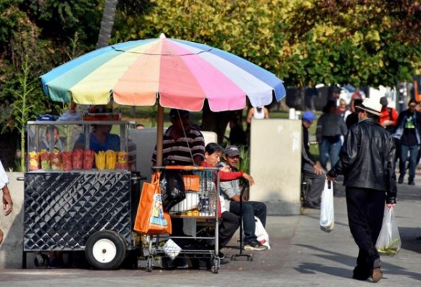 California deja de criminalizar el comercio ambulatorio