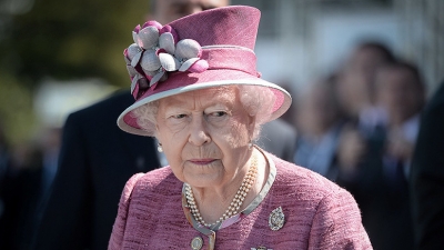 La reina Isabel II visita la escultura &#039;The Kelpies&#039; en Escocia, el 05 de julio de 2017.