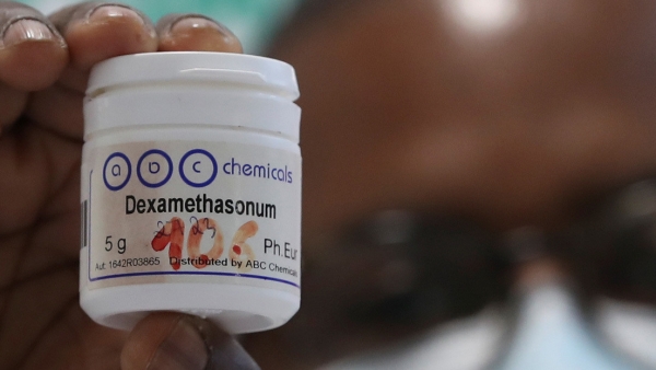 Una ampolla de dexametasona.