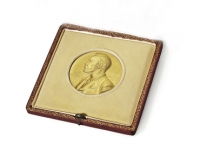 Para el poderoso ruso, es importante que la medalla permanezca con la persona que se la merece.