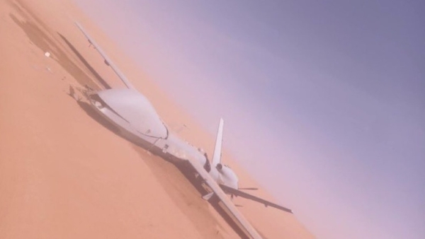 Hutíes derriban dron estadounidense MQ-9 Reaper y posan entre sus escombros