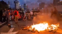 Familiares de prisioneros israelíes se manifiestan y bloquean carreteras en Tel Aviv