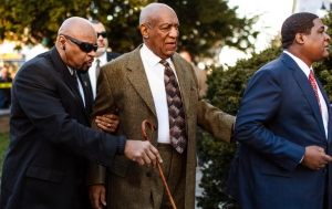 Exige Cosby a acusadora que le devuelva dinero