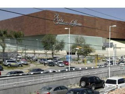 Disparan afuera de Centro Comercial Andares