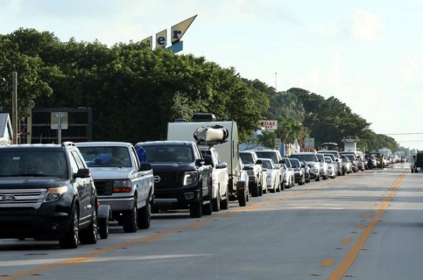 Atasco a la altura de Islamorada (Florida) de personas que huyen del huracán Irma.