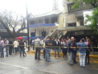 Desalojan el edificio de la CEDHJ tras el leve temblor que se registró esta tarde.