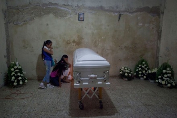 El féretro de Norma Angélica Bruno Román en Iguala.
