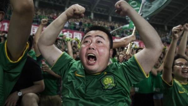 La liga de fútbol de China quiere competir con las grandes a punta de talonario.