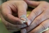 La corte revisa las reglas de compromiso y dice que la novia abandonada debe devolver un anillo de 70.000 dólares