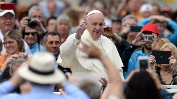 El papa Francisco reclamó no obligar a funcionarios a casar a personas del mismo sexo
