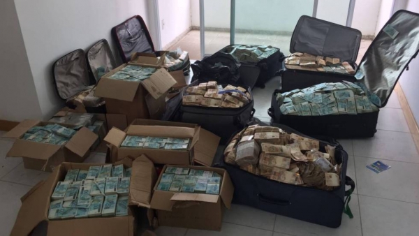 Dinero incautado por la policía brasileña