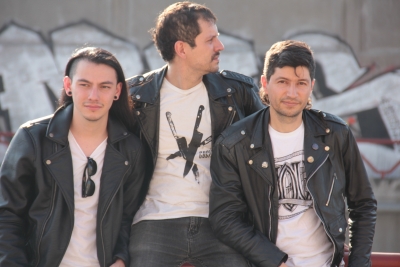 CANÍBALES: Satanás se droga en secreto con su rocanrol