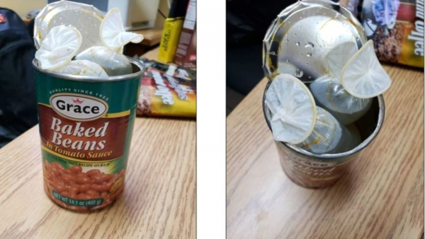 Los traficantes británicos usaban una máquina selladora especial y tapas de lata en blanco para esconder la cocaína