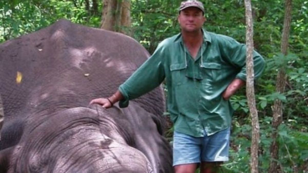 La página web de la empresa de Botha muestra fotos de algunos de los animales que él había matado durante su carrera.