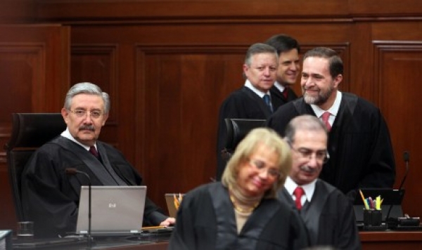 Los ministros en la Corte