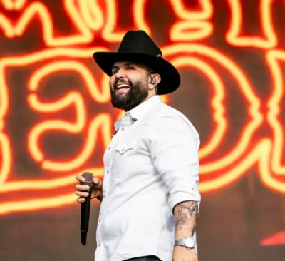 Carín León será el primer latino en cantar en la Sphere de Las Vegas