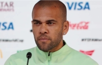 Dani Alves seguirá en prisión provisional, comunicada y sin fianza.