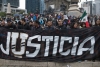 Diversas organizaciones, encabezadas por familiares de los 43 normalistas desaparecidos, marcharon el pasado 20 de noviembre del Ángel de la Independencia al Zócalo para exigir la presentación con vida de los jóvenes. Foto Cristina Rodríguez