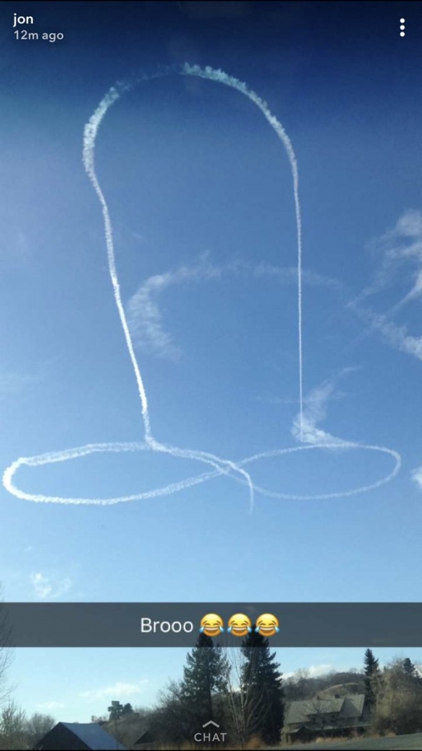 &#039;As&#039; de la aviación: un caza de EEUU &#039;dibuja&#039; un pene gigante en el cielo