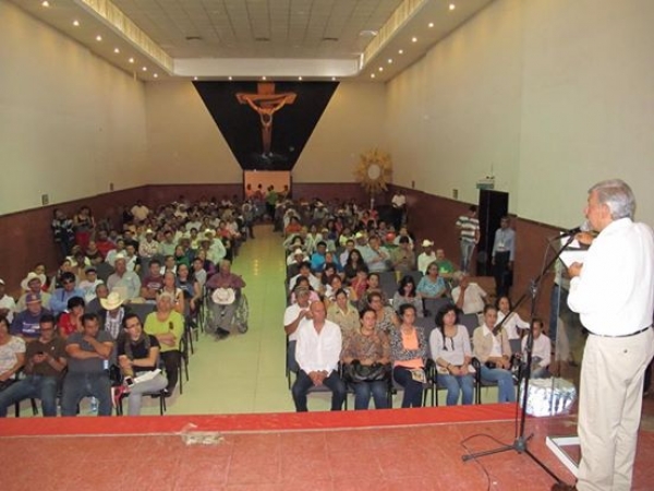 Morena se promovió en Iglesia; recibe amonestación del INE