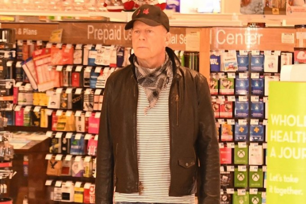 Bruce Willis tiene que abandonar una farmacia en Los Ángeles por negarse a ponerse la mascarilla