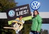 Activistas protestan contra Volkswagen en Wolfsburg, Alemania