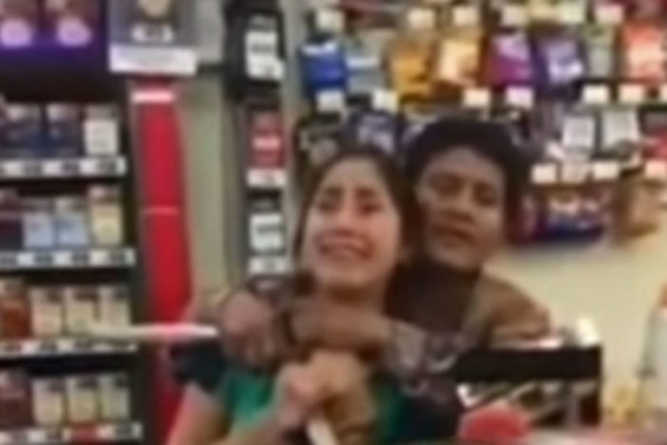 Presunto asaltante amaga a empleada de 7 Eleven.