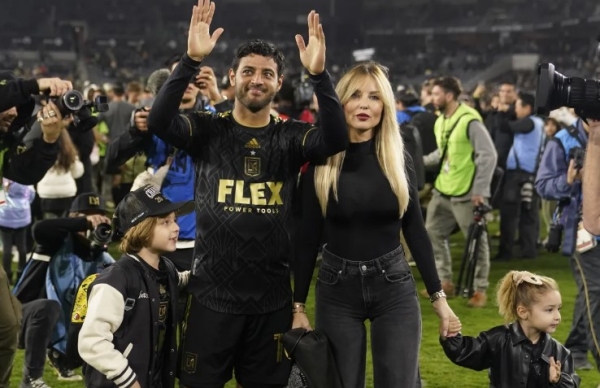 La familia Vela está integrada por Carlos, Saioa y sus hijos Romeo e India