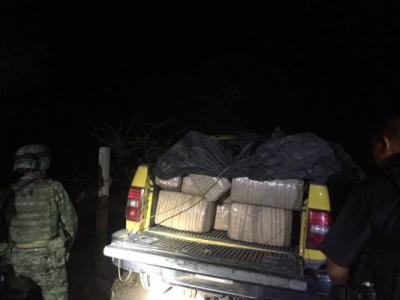 La droga se encontró en la caja trasera de una camioneta Ford Lobo