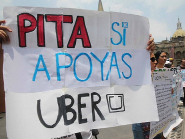 Se esperaba que este jueves fuera aprobado la regulación de los taxis ejecutivos.