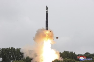 Corea del Norte confirma la prueba del misil balístico intercontinental de combustible sólido Hwasong-18