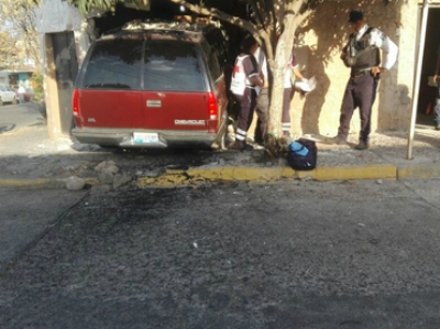 La Fiscalía y el Semefo acudieron al sitio para levantar a los cuerpos y tomar indicios de los hechos.