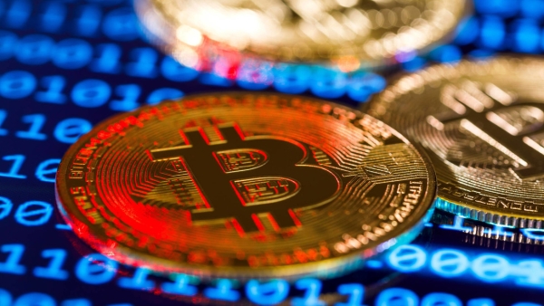 &quot;El peor error de la historia&quot;: Mujer tira USB de su esposo con una fortuna en bitcoines